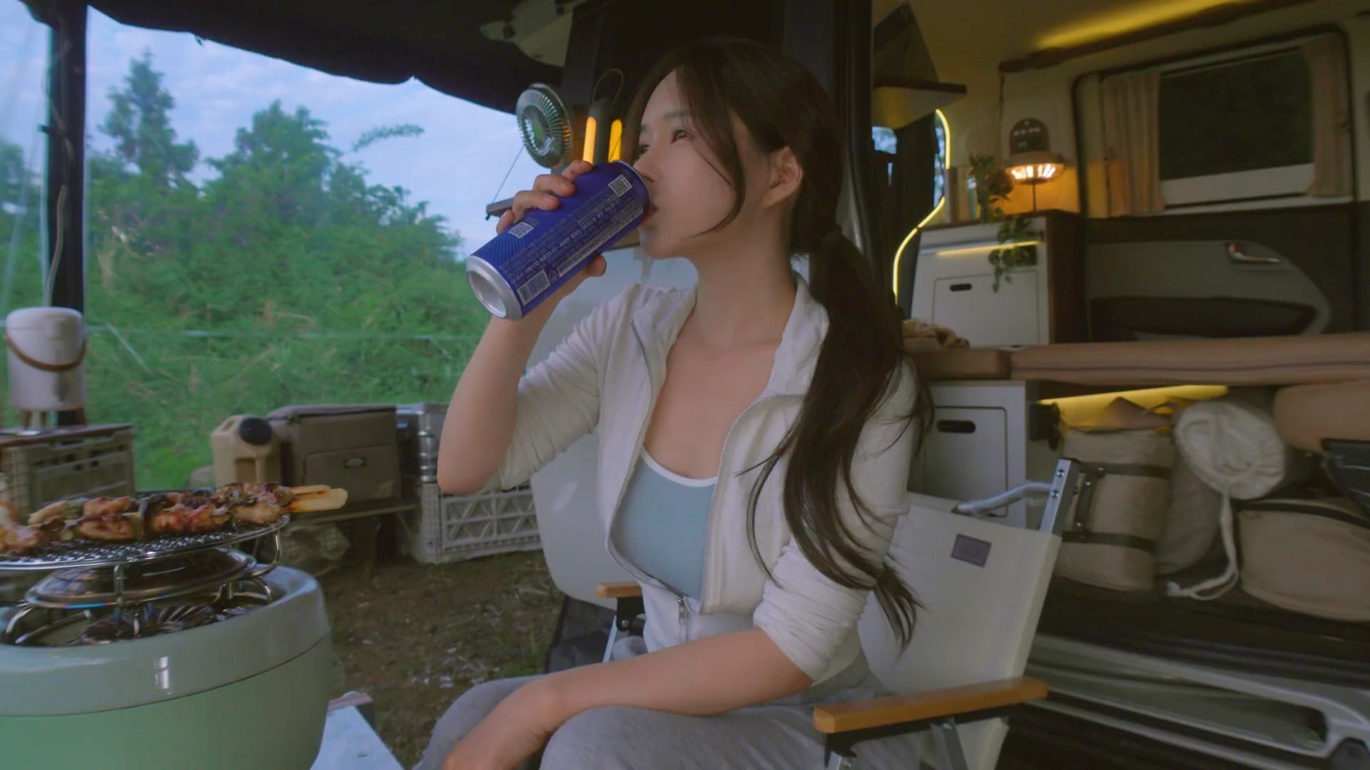 AI“换装”损害军人警察形象 法律风险不容忽视